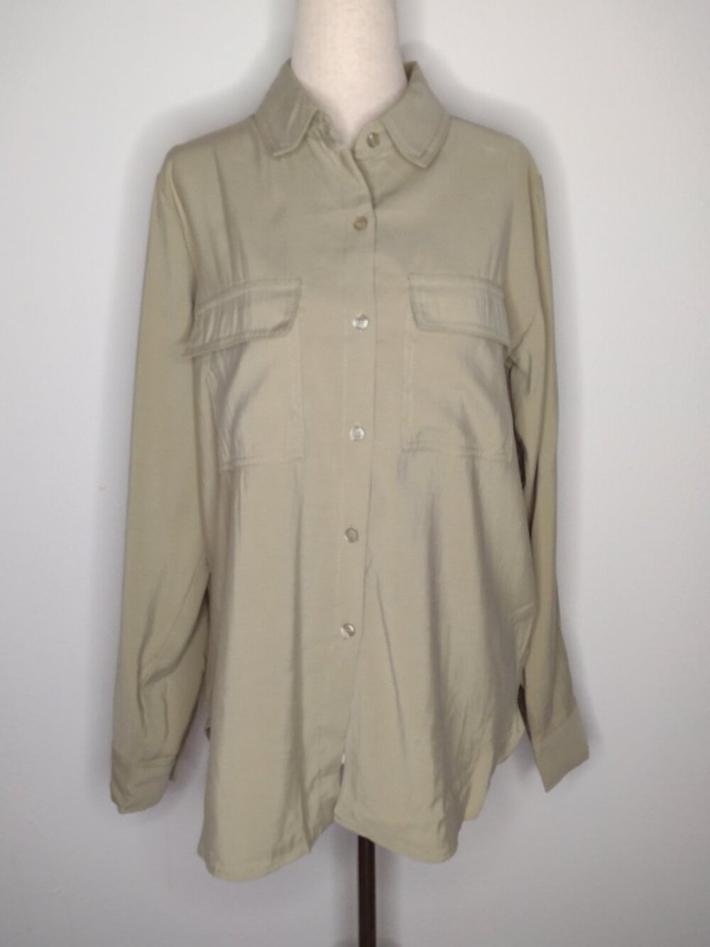 NWT Max Studio Women's Moss Green Button Down Blouse Size Small